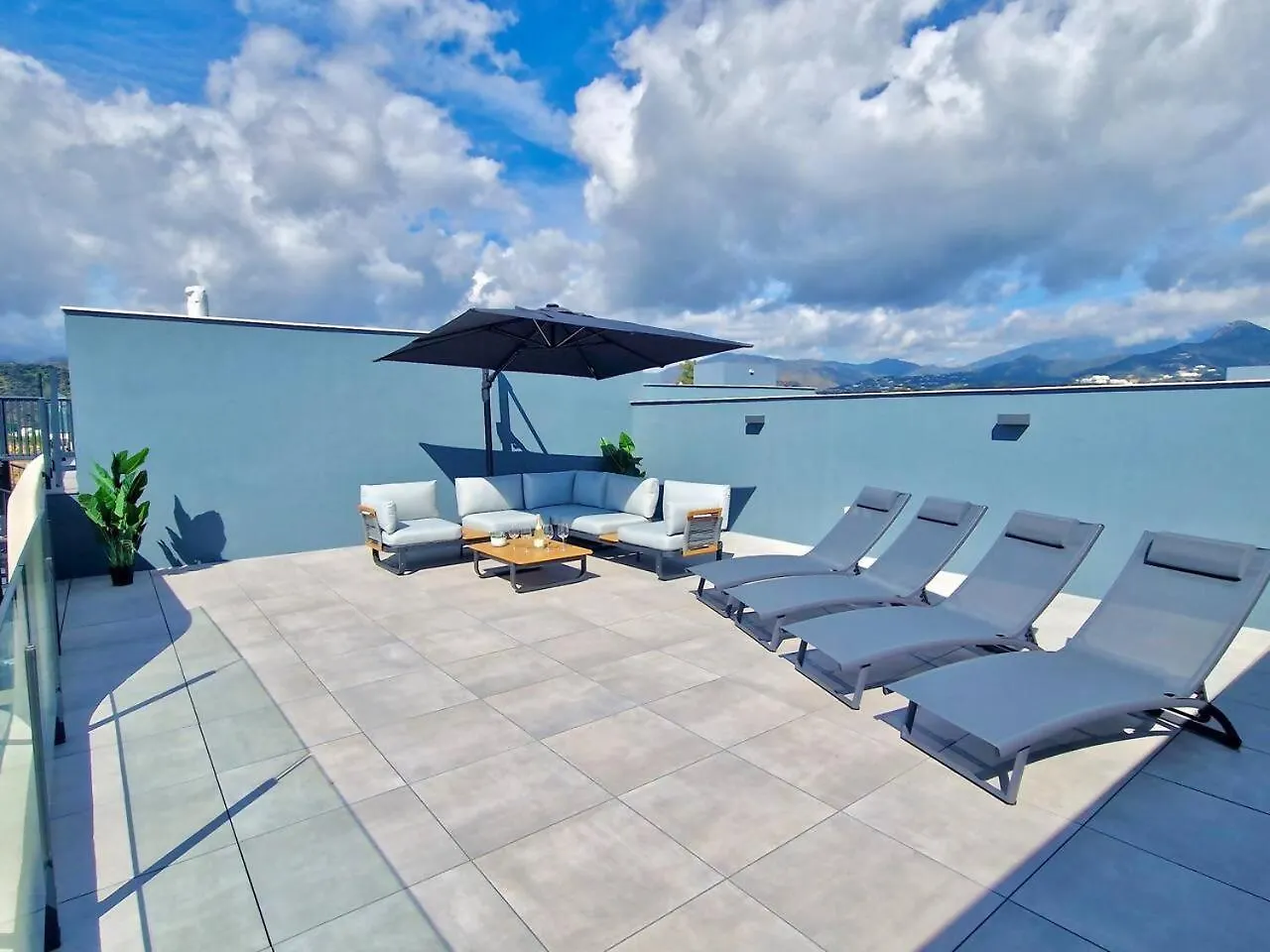 Sr Oasis 325 2 Bdr Penthouse With Sea View Daire Estepona