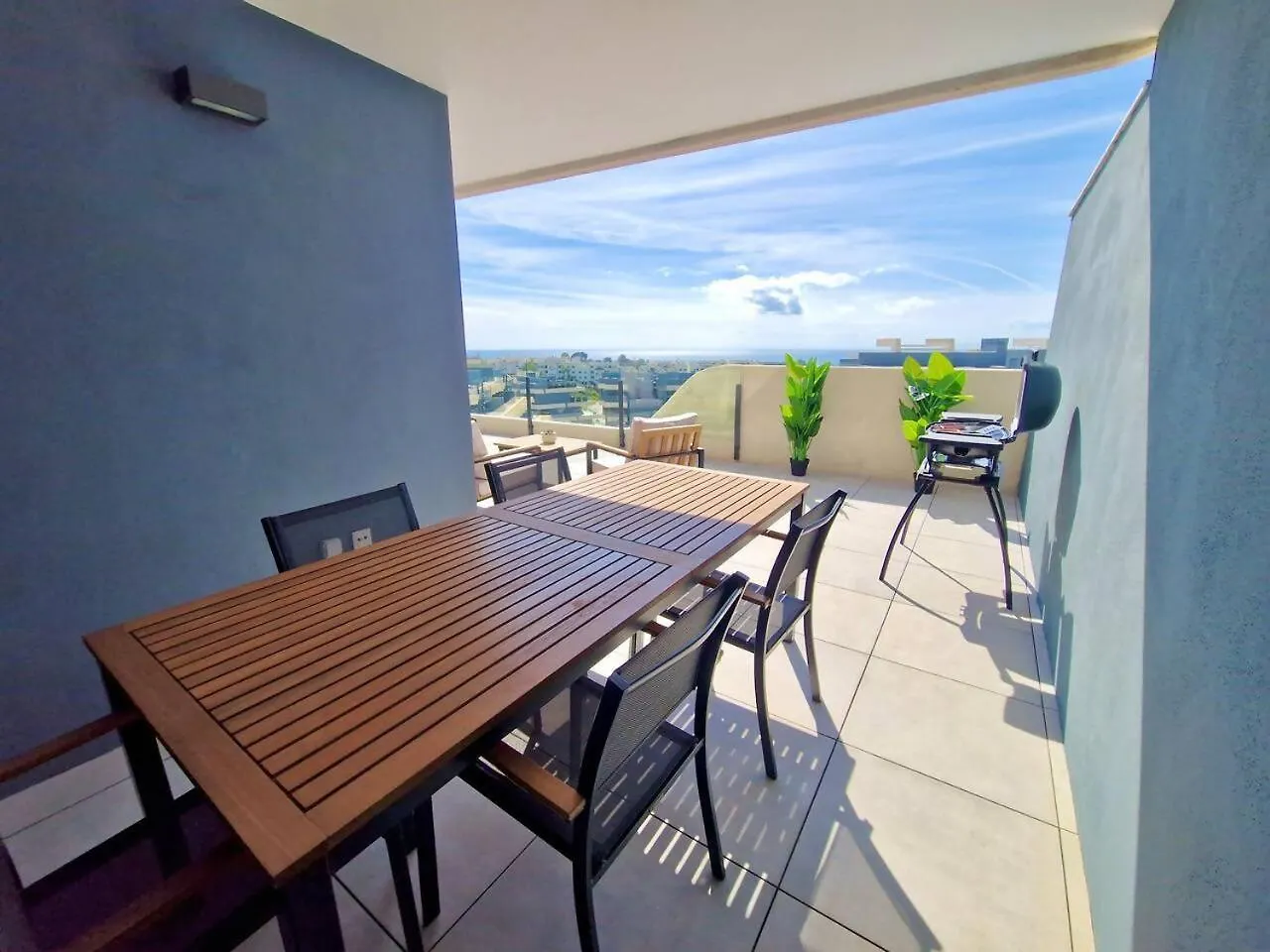 Sr Oasis 325 2 Bdr Penthouse With Sea View Daire Estepona