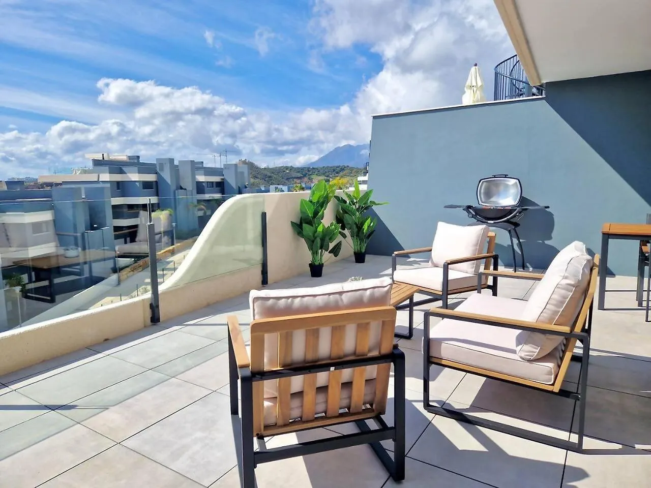 Sr Oasis 325 2 Bdr Penthouse With Sea View Daire Estepona